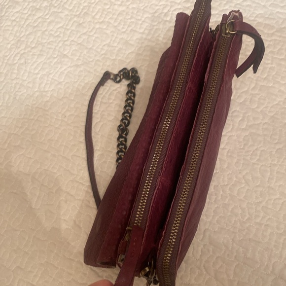 MAXON COLLECTION BURGUNDY PEBBLED LEATHER CROSSBODY WITH DETACHABLE STRAP - Picture 7 of 11